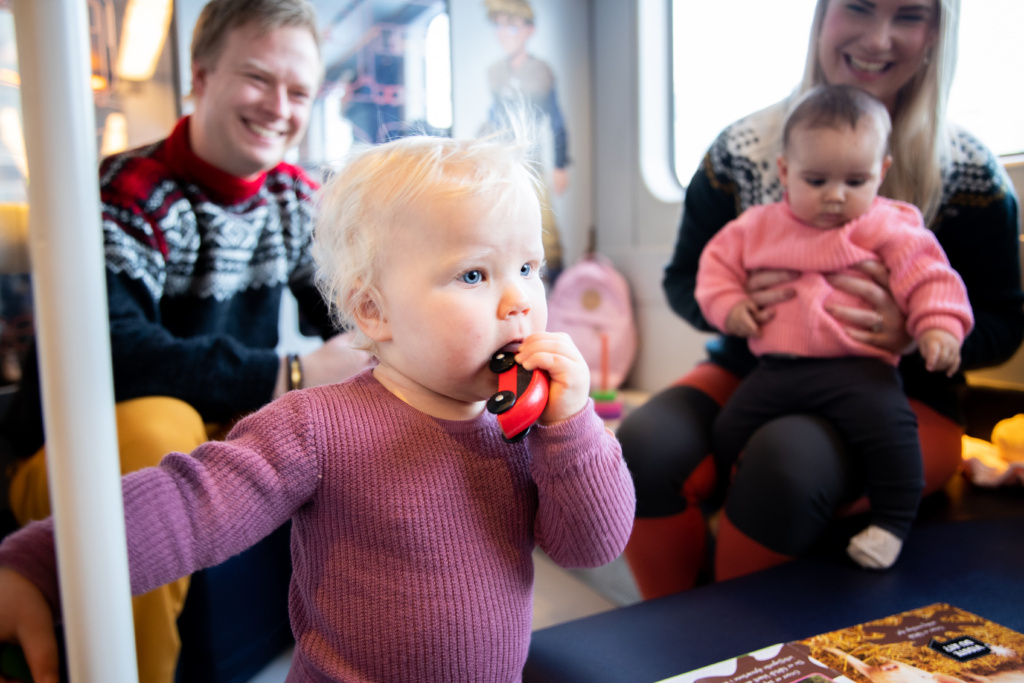 Barn på toget