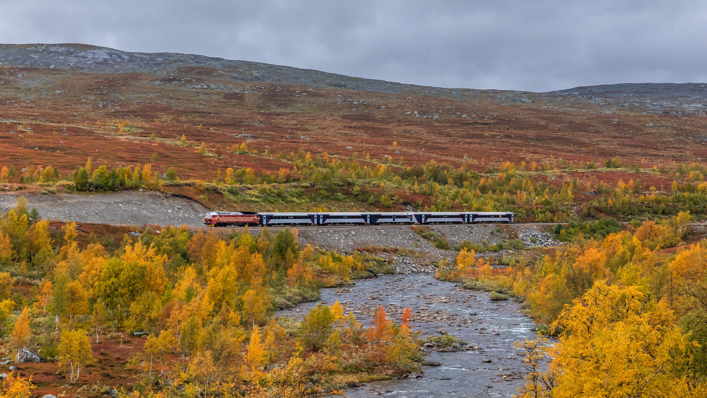 The Nordland line during autumn