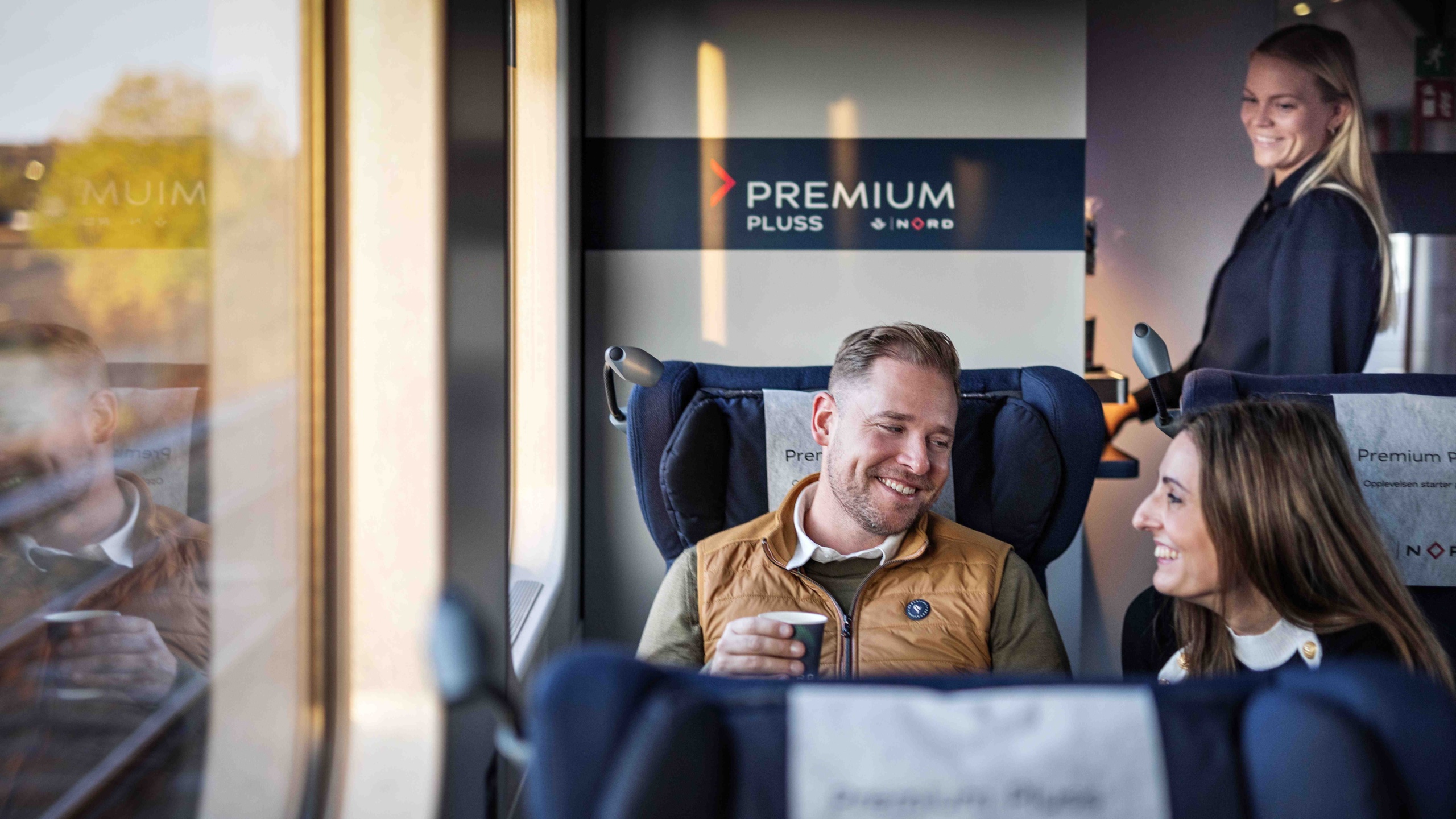 Venner på togtur i Premium Pluss